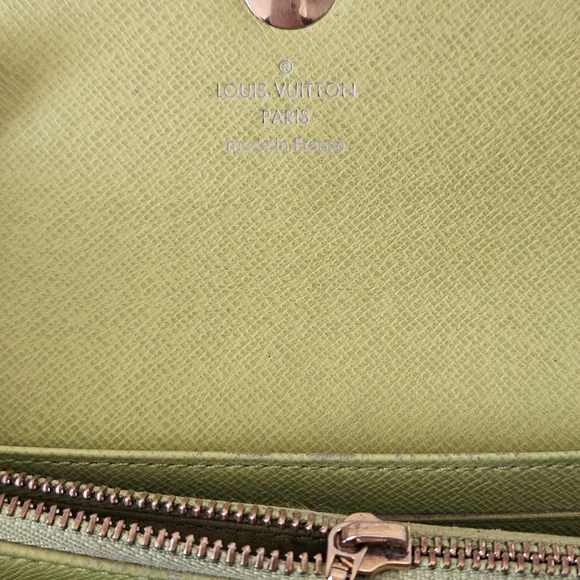 Louis Vuitton Murakami Monogram Sarah Wallet with Elegant Crossbody Chain - Picture 9 of 11